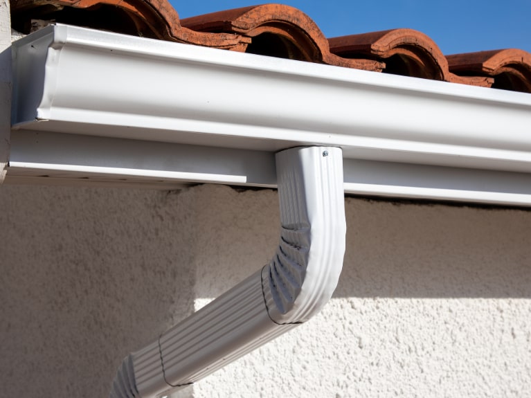 Aluminium Seamless Guttering Close-up