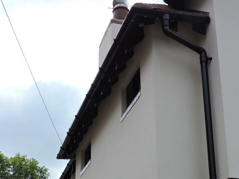 Cast Aluminium Downpipe on a House